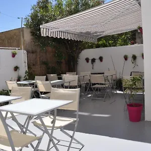 Hotel Saint George, Awinion